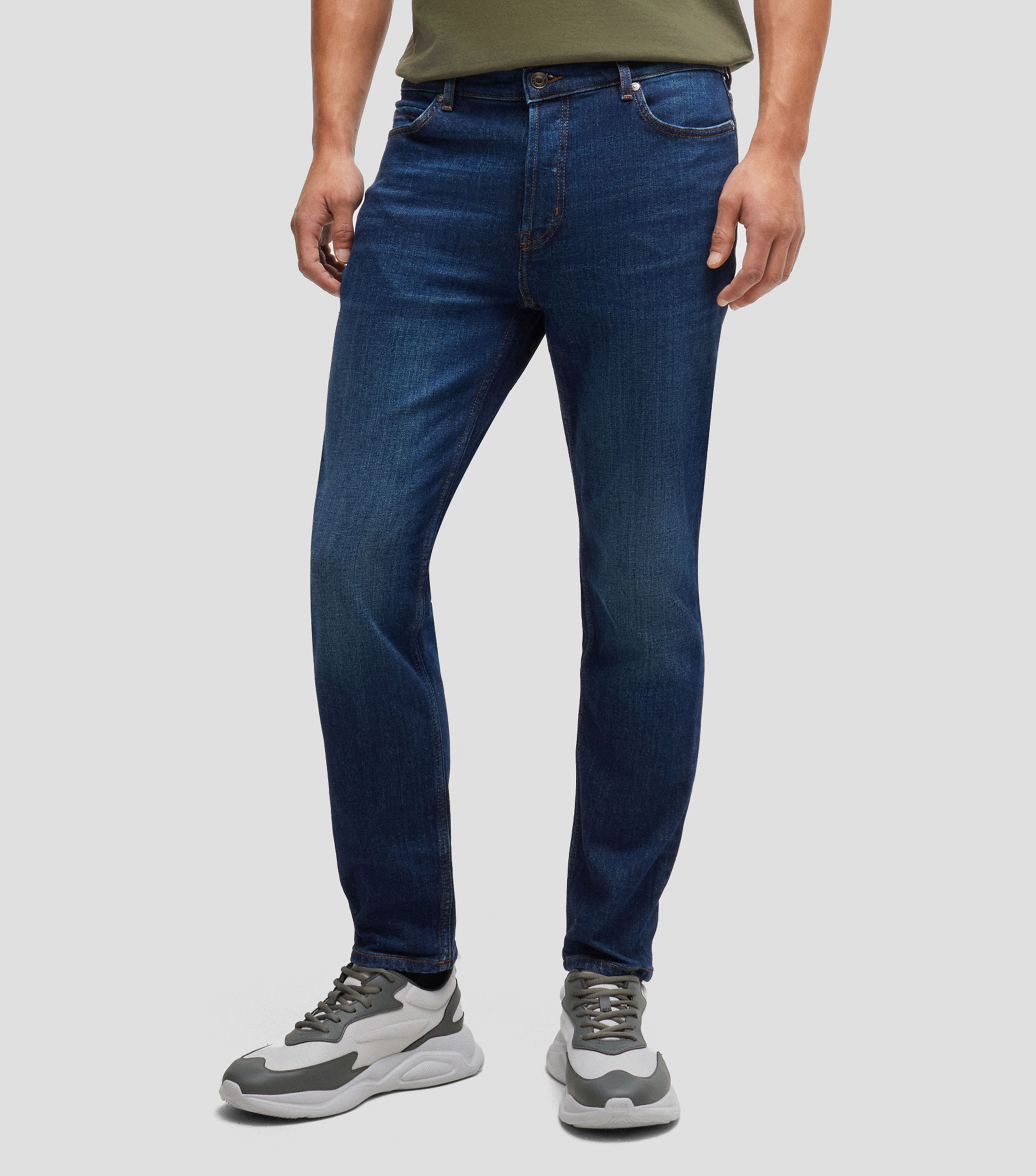 Jeans tapered fit en denim elástico muy cómodo Hombre